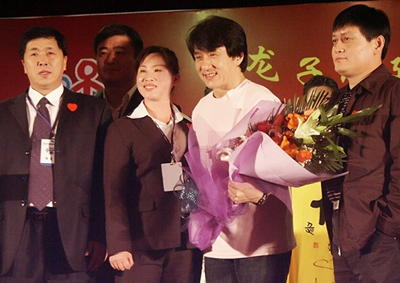 1經(jīng)緯拍賣承辦成龍先生發(fā)起的義拍活動.jpg